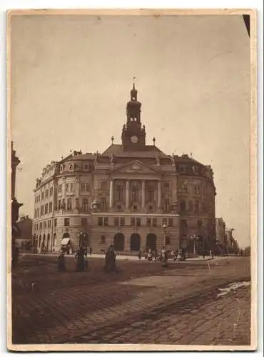 Fotografie unbekannter Fotograf, Ansicht Wien-Floridsdorf, Rathaus mit Vorplatz