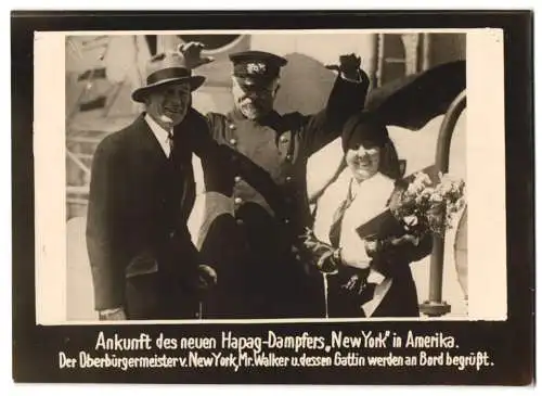 Fotografie Oberbürgermeister von New York City Mr. Walker nebst Gattin bei der Ankunft des HAPAG Dampfers New York