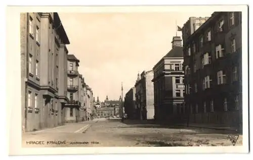 Fotografie unbekannter Fotograf, Ansicht Königgrätz - Hradec Kralove, Jungmanova Trida, Strassenansicht