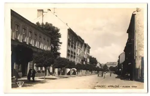 Fotografie unbekannter Fotograf, Ansicht Königgrätz - Hradec Kralove, Husova Trida, Strassenansicht