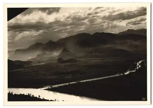 Fotografie unbekannter Fotograf, Ansicht Dornbirn, Luftaufnahme vom Luftschiff Graf Zeppelin LZ-127