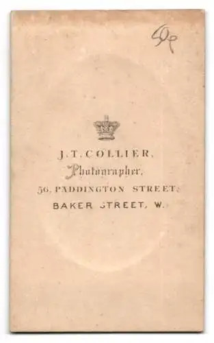 Fotografie J.T. Collier, London, 56 Paddington St., Porträt einer Frau mit nachdenklicher Pose