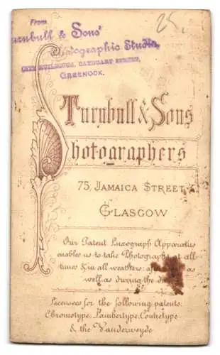 Fotografie Turnbull & Sons, Glasgow, 75 Jamaica Street, Porträt einer Frau mit geflochtenem Haar