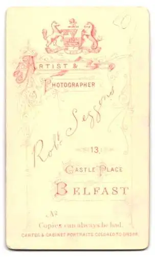 Fotografie R. Seggons, Belfast, Castle Place 13, Porträt eines Mannes mit Brille und Bart