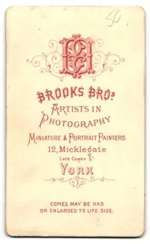 Fotografie Brooks Bros., York, Micklegate 12, Junge Frau in elegantem Kleid