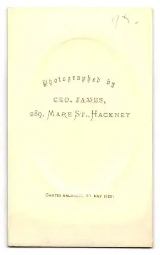 Fotografie Geo. James, Hackney, Mare St. 289, Porträt eines Herrn mit Koteletten