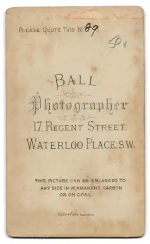 Fotografie Atelier Ball, London, Regent Street 17, Porträt einer Frau im Profil