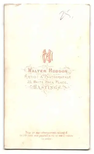 Fotografie W. Hudson, Hastings, White Rock Place 25, Porträt einer jungen Dame