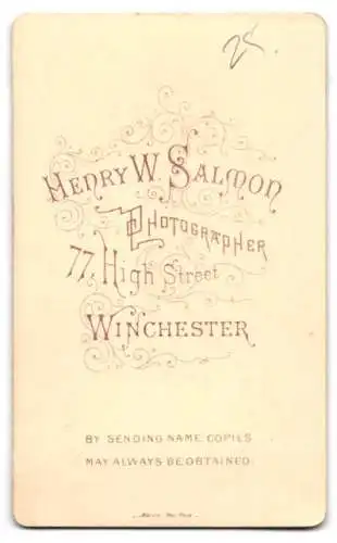 Fotografie Henry W. Salmon, Winchester, High Street 77, Porträt einer jungen Frau