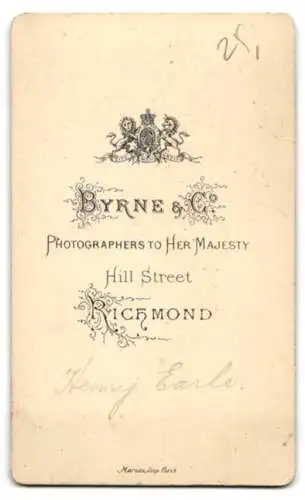 Fotografie Byrne & Co, Richmond, Hill Street, Porträt eines sitzenden Herrn