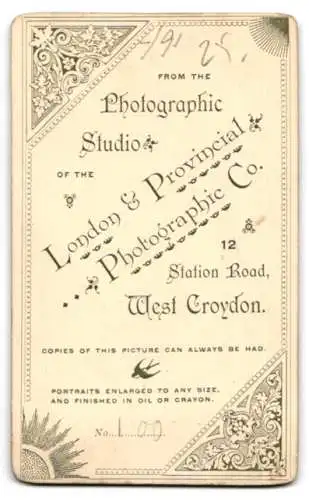 Fotografie London and Provincial Photographic Co., West Croydon, Station Road 12, Porträt einer jungen Frau