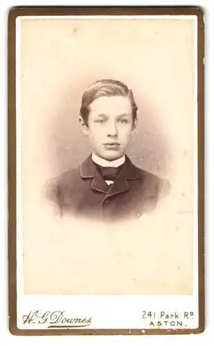 Fotografie H.G. Downes, Aston, Park Road 241, Porträt eines jungen Mannes