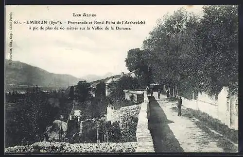 AK Embrun /Alpes, Promenade et Rond-Point de l`Archeveche `pic de plus de 60 metres sur la Vallée de la Durance