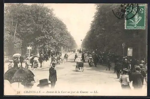 AK Chantilly, Avenue de la Gare un jour de Courses