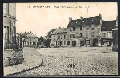 AK Crépy-en-Valois, Place de la Répulique, partie sud-est