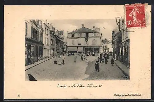 AK Senlis, La Place Henri IV