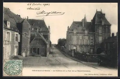 AK Crèvecoeur-le-Grand, Le Chateau et la Rue de La Rochefoucauld