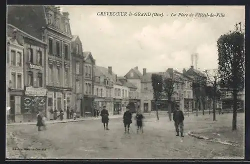 AK Crèvecoeur-le-Grand, la Place de l`Hotel-de-Ville