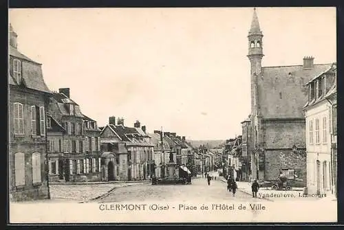 AK Clermont /Oise, Place de l`Hôtel de Ville