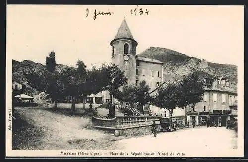 AK Veynes /Htes-Alpes, Place de la République et l`Hotel de Ville