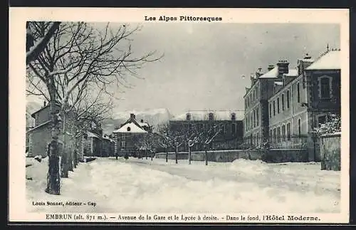 AK Embrun, Avenue de la Gare et le Lycée à droite