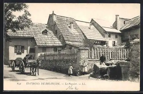 AK Le Paquier /Briancon, Häuser und Waschstelle im Sonnenschein