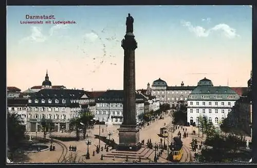 AK Darmstadt, Strassenbahnen auf dem Louisenplatz mit Ludwigsäule