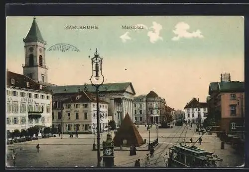 AK Karlsruhe, Marktplatz mit Obelisk und Strassenbahnen