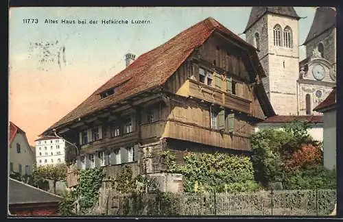 AK Luzern, altes Haus bei der Hofkirche