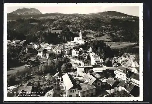 AK Tiefencastel /Gr., Ortsansicht mit Piz Toissa aus der Vogelschau