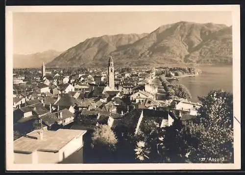 AK Ascona, Ortsansicht aus der Vogelschau mit Blick auf die Berge