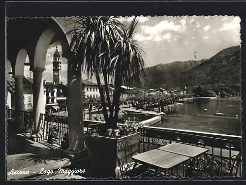 AK Ascona /Lago Maggiore, Teilansicht mit Seeblick von einer Terrasse aus