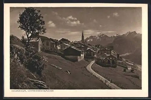 AK Guarda, Blick auf das Dorf im Unteren Engadin