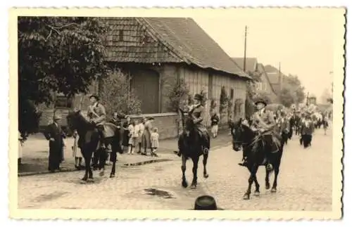 30 Fotografien unbekannter Fotograf, Ansicht Hannover-Anderten, Schützenfest, Festumzug, Volksfest, Siegerehrung uvm.