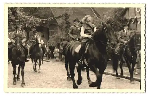 30 Fotografien unbekannter Fotograf, Ansicht Hannover-Anderten, Schützenfest, Festumzug, Volksfest, Siegerehrung uvm.