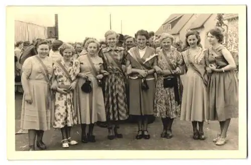 30 Fotografien unbekannter Fotograf, Ansicht Hannover-Anderten, Schützenfest, Festumzug, Volksfest, Siegerehrung uvm.