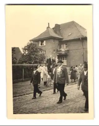 30 Fotografien unbekannter Fotograf, Ansicht Hannover-Anderten, Schützenfest, Festumzug, Volksfest, Siegerehrung uvm.