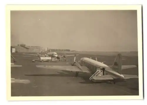 4 Fotografien Flughafen München-Riem, Flugzeuge der Air France, Scandinavian Airlines & British European Airways