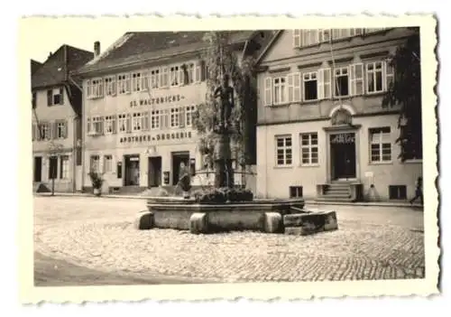 4 Fotografien unbekannter Fotograf, Ansicht Murrhardt, Stadtplatz mit Sparkasse, Strassenansicht, Panorama, Schäfer