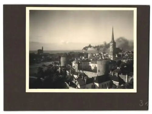 8 Fotografien unbekannter Fotograf, Ansicht Tallinn / Reval, Panorama, Hafen, Marktplatz, Stadtmauer u.a.