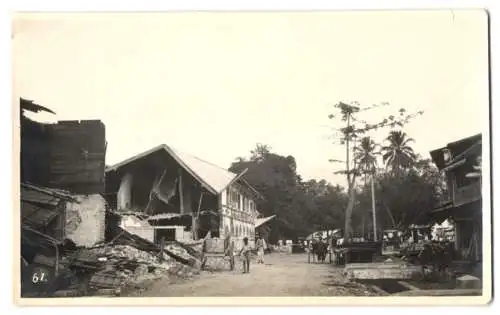 10 Fotografien unbekannter Fotograf, Ansicht Padang - Panjang / West-Sumatra, zerstörte Gebäude nach Erdbeben