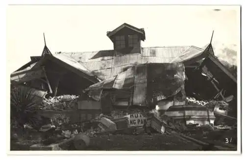 10 Fotografien unbekannter Fotograf, Ansicht Padang - Panjang / West-Sumatra, zerstörte Gebäude nach Erdbeben