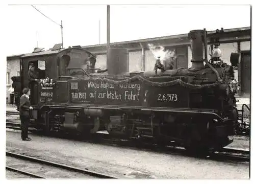 5 Fotografien unbekannter Fotograf, Ansicht Wilkau-Hasslau, Bahnhof, Personenzug mit Dampflok 99 1561-2, Kleinbahn-Lok