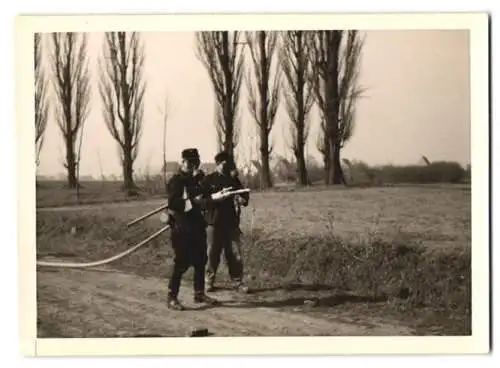 15 Fotografien unbekannter Fotograf, Ansicht Bemerode, Feuerwehr mit Einsatzfahrzeug & Pumpe am Pappelteich