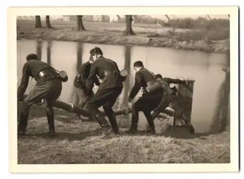 15 Fotografien unbekannter Fotograf, Ansicht Bemerode, Feuerwehr mit Einsatzfahrzeug & Pumpe am Pappelteich