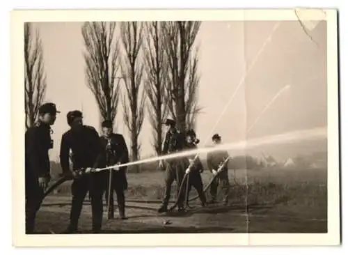 15 Fotografien unbekannter Fotograf, Ansicht Bemerode, Feuerwehr mit Einsatzfahrzeug & Pumpe am Pappelteich