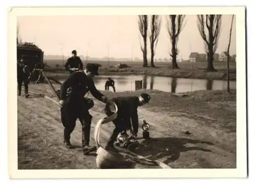 15 Fotografien unbekannter Fotograf, Ansicht Bemerode, Feuerwehr mit Einsatzfahrzeug & Pumpe am Pappelteich