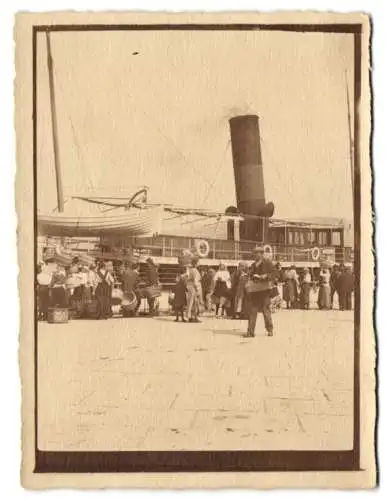 6 Fotografien unbekannter Fotograf, Ansicht Venedig - Venezia, Stadtansicht und Dampfer im Hafen