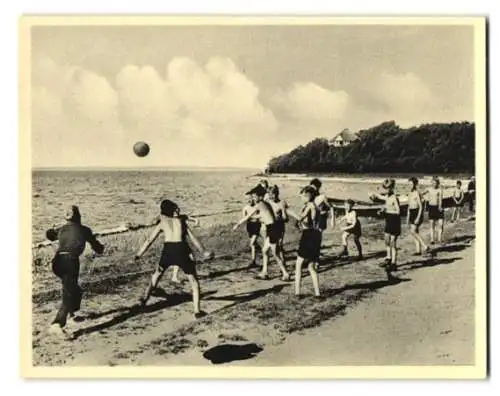 22 Fotografien Ansicht Glücksburg, Kinderkurheim Glücksburg a. d. Ostsee, Kinder im Bestrahlungszimmer, Strandkörbe