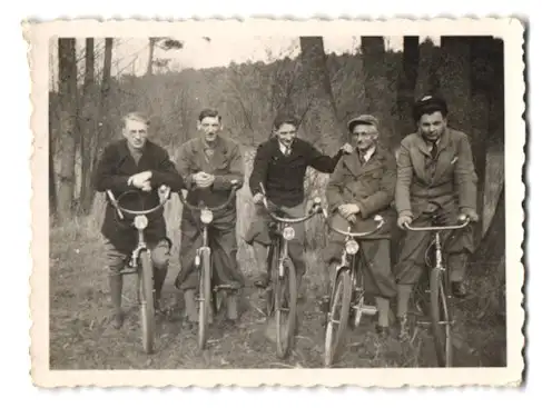 Fotografie Männer während einer Fahrrad-Tour, Velo, Bike, Bicycle